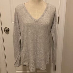 Athleta women’s long sleeve V-neck shirt size small see description